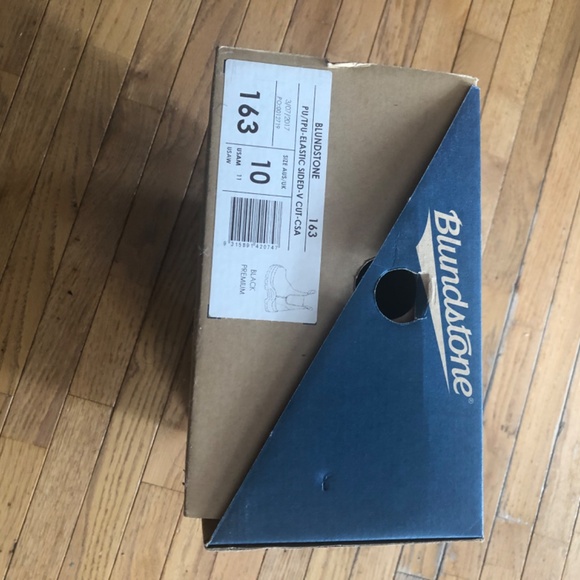 Brand New in Box Blundstones - Picture 4 of 4